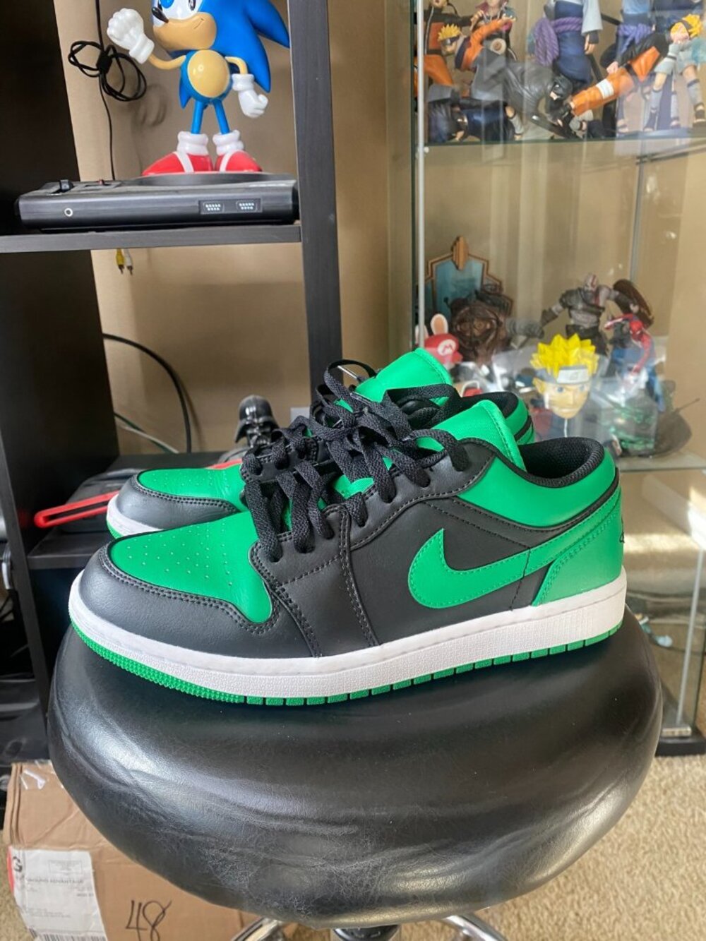 Size 8 - Air Jordan 1 Low Black Lucky Green - Picture 3 of 7